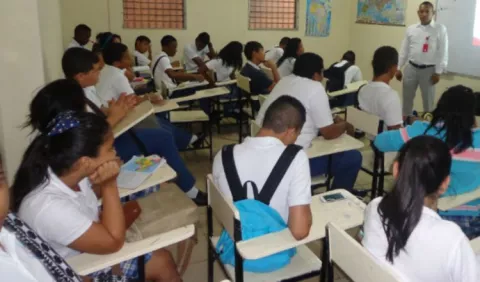 Aprueban en primer debate descuento de mensualidades en colegios particulares