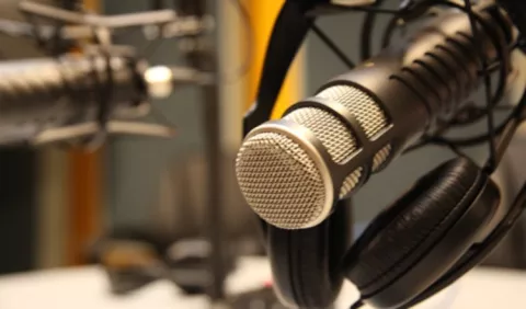 A partir de hoy,  se dictarán varias materias  por  radio 