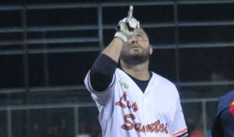 Santeño 'Yuma' Domínguez lidera a los   jonroneros activos en el béisbol nacional mayor