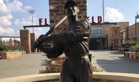 Fanático paga $492 mil por una  tarjeta vieja de 'Shoeless  Joe' Jackson