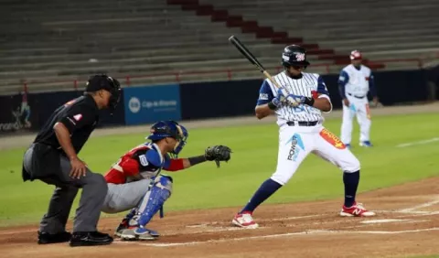 Eduardo Thomas,  apunta alto en el béisbol mayor