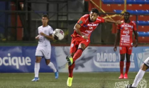 Fútbol tico con protocolo para entrenar y jugar, ya tiene fecha para volver al campeonato