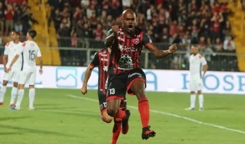 Adolfo Machado y Liga Alajuelense regresan a la cancha