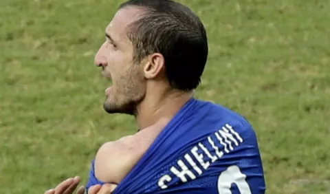 Giorgio Chiellini elogió a  Luis Suárez por el mordisco