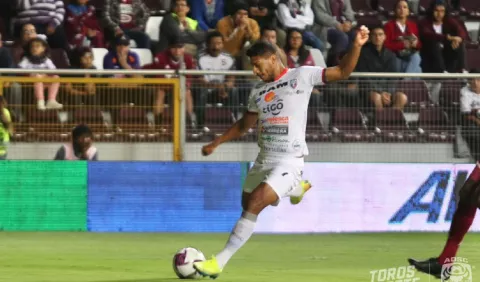 Jorman Aguilar  contra  Adolfo Machado en Costa Rica