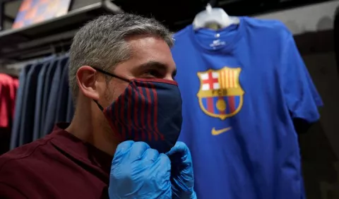 Las mascarillas son el  aliado obligado de los futbolistas por el COVID-19