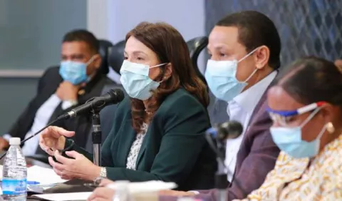 De "absurda", califican gremios magisteriales y padres de familia medida de la ministra de Educación