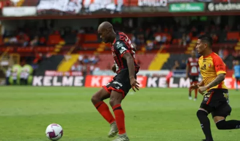 Adolfo Machado es banca en derrota de Alajuelense