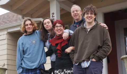 Estar en cuarentena con sus padres es volver en el tiempo