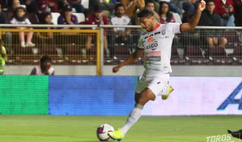 Jorman Aguilar llega a 10  goles; Víctor Griffith es titular en la liga de Costa Rica