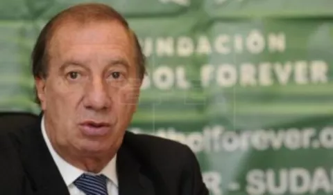 Carlos Bilardo, negativo en su prueba de COVID-19