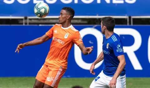 Édgar Yoel Bárcenas y Real Oviedo pisan cancha
