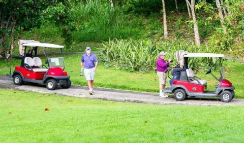 Comunidad del golf panameño disfruta la reapertura de las canchas