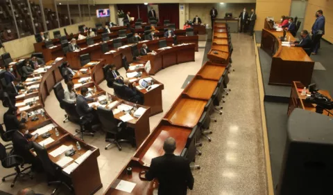 Diputados endurecen su postura y proponen  ampliar  la moratoria   