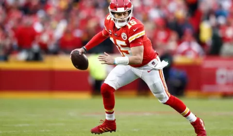 Patrick Mahomes seguirá con los Chiefs y firma por  $400 millones