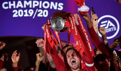 Liverpool levantó en Anfield el título de la Liga Premier