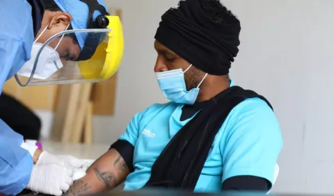 Alberto 'Negrito' Quintero  y Universitario ante Cantolao  en el regreso del fútbol en Perú