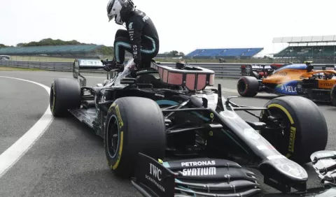 Valtteri Bottas cree que dio un gan paso al ganarle   la 'pole position' a Lewis Hamilton