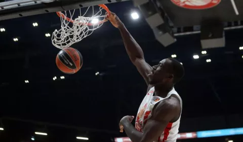 El fallecido pívot de un ataque al corazón Michael Ojo dio positivo por COVID-19 en junio