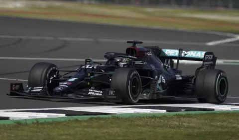 Lewis Hamilton defiende el trabajo de   Mercedes con el   'modo clasificación' en la F1
