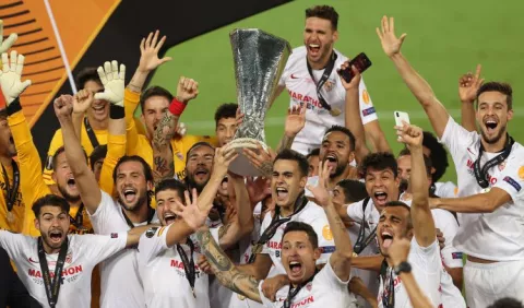 Sevilla con su sexto título en Liga Europa; Navas sostiene que es merecido