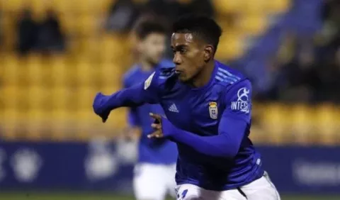 Édgar Yoel Bárcenas se aleja de  Real Oviedo y  mira otras opciones