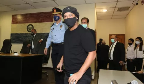 Ronaldinho es puesto en libertad en Paraguay