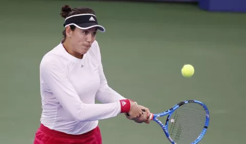 Muguruza  avanza y dedica el triunfo en el US Open  a Carla Suárez que padece de  cáncer
