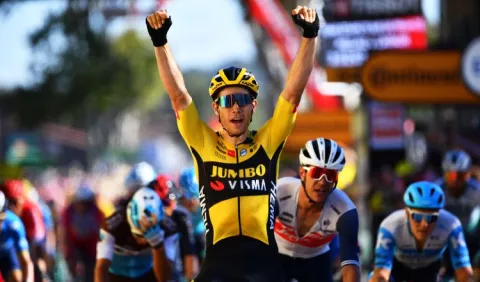 Van Aert sorprende; Yates sigue  líder en el Tour de Francia