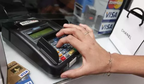 Diputada  busca  regular  tasas de interés en las  tarjetas crédito 