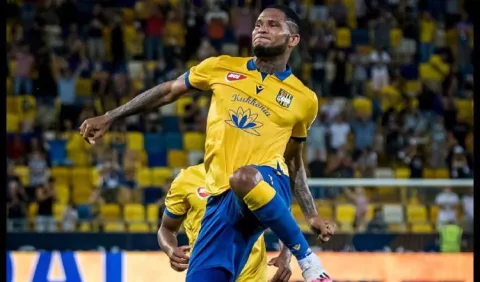 Parma dio un 'guiño' al lateral izquierdo panameño Eric Davis