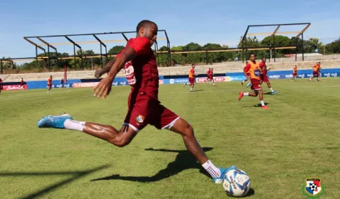 Thomas Christiansen afianza los  trabajos tácticos en la 'burbuja' con la selección panameña