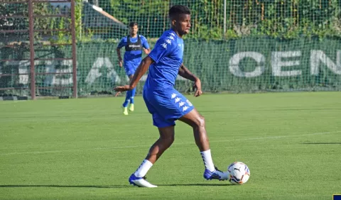 Fidel Escobar podría jugar  ante Tenerife y debutar en Segunda División de España