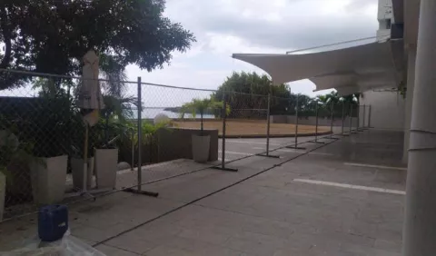 Bloquean apertura de dos restaurantes con 110 trabajadores