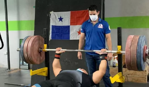 Rey Melchor obtiene plata en  parapowerlifting internacional virtual  y mira hacia Tokio