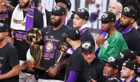 LeBron James, con su cuarto título y MVP, sigue a la caza de Michael Jordan