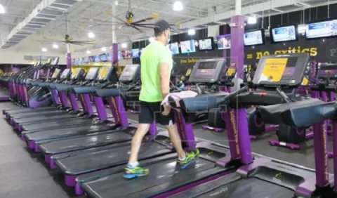 No acudir al gimnasio puede debilitar a las personas ante el COVID