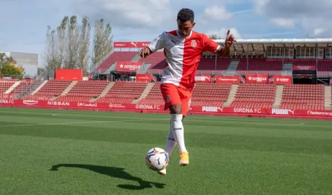 Yoel Bárcenas ante 'Puma' Rodríguez en duelo de panameños en la Segunda División de España