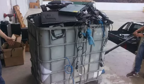 Desechos electrónicos envenenan los vertederos en Panamá 