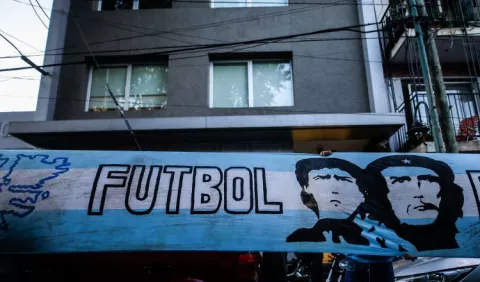 Diego Maradona evoluciona bien; Messi hace fuerza por el astro argentino