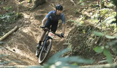 Yelko Gómez gana el circuito MTB