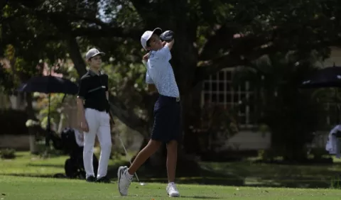 Diego Álvarez y Sara Luciani  con buenos golpes en el torneo de ranking de Apagolf Sub-18