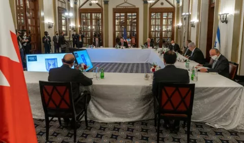 Acuerdos de  paz acaban con el 'Telón de Acero'