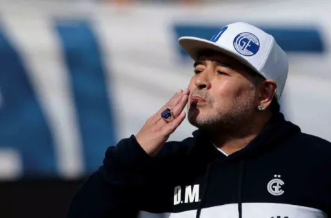 Cuerpo técnico de Diego Maradona renuncia de Gimnasia y Esgrima La Plata