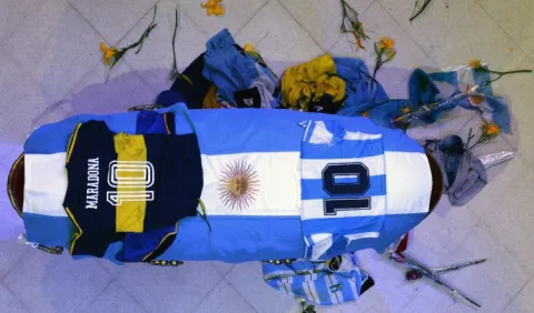 Diego Maradona, un 'Che' del fútbol que sacudió la política en toda latinoamericana