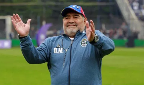 Diego Armando Maradona se cayó y se habría golpeado  la cabeza días antes de morir