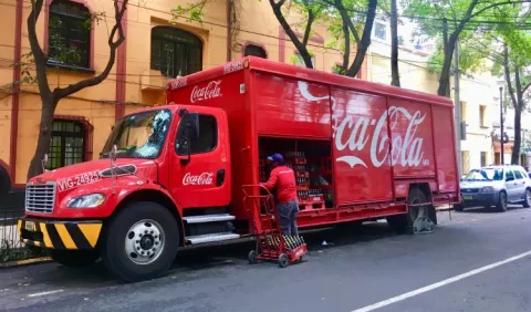 Coca-Cola recortará 2 mil 200 puestos de trabajo a nivel mundial