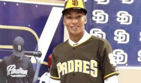Reginald Preciado, canjeado de los Padres de San Diego a los Cachorros de Chicago