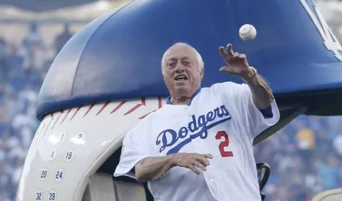 Tommy Lasorda, uno de los iconos de los Dodgers, muere de un paro cardiopulmonar