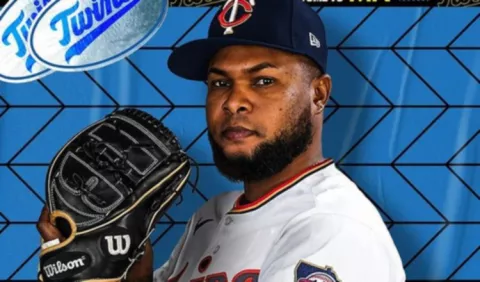 Mellizos firman al dominicano  Alex Colomé